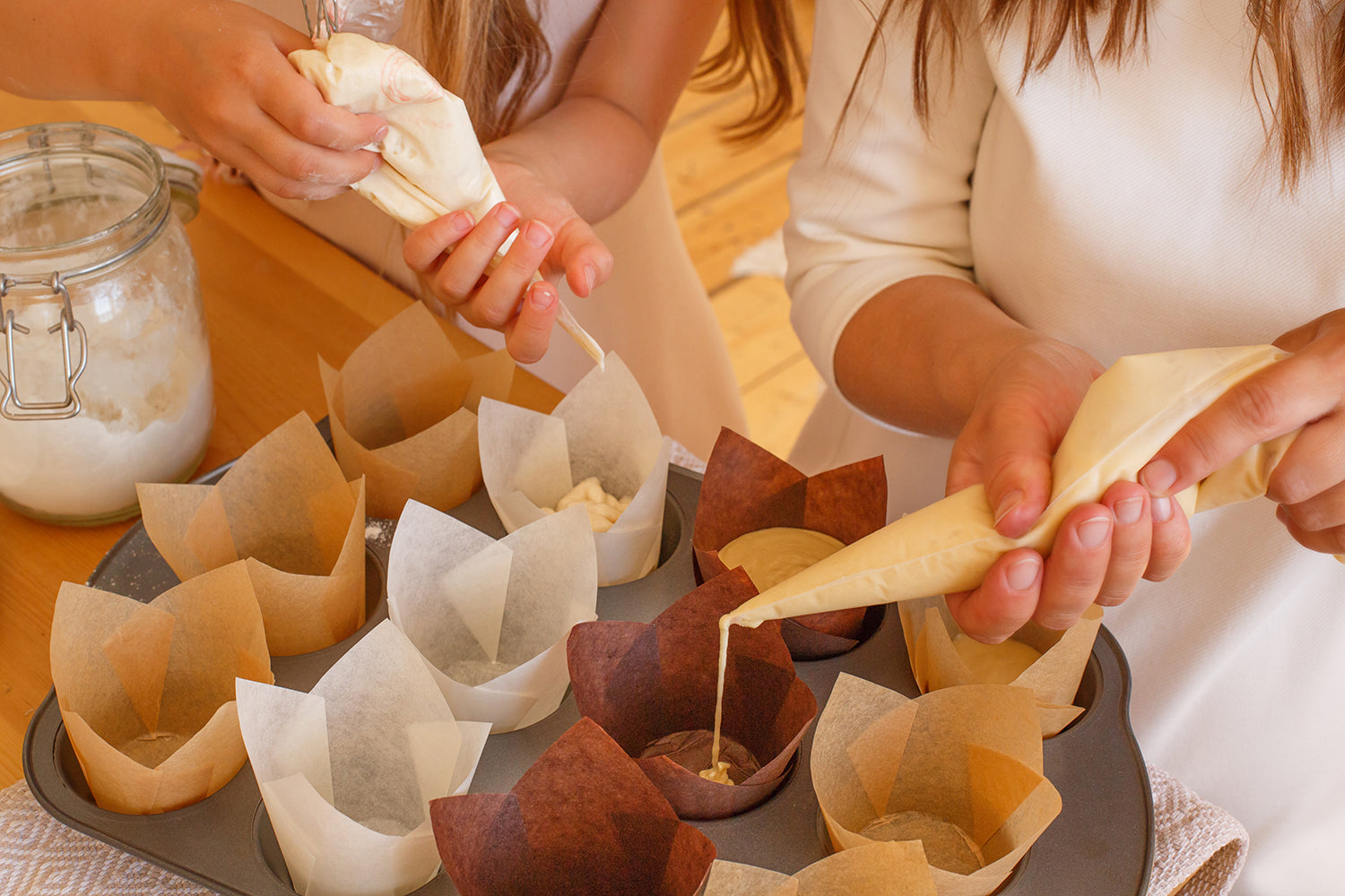 Baker's Signature Tulip Baking Paper Cupcake & Muffin Liners Pack